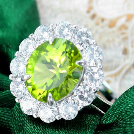 天然石リング☆ペリドットオーバル型☆美しいグリーンと品のあるデザインがステキ！ 低廉 - 指輪・リング